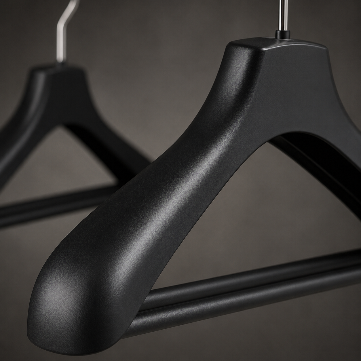 Close-up of the thick shoulder support and matte black finish 